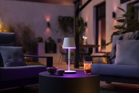 Hue WACA Go venkovní stolní dotyková LED lampička 6,2W 530lm 2000-6500K RGB IP54, bílá 10