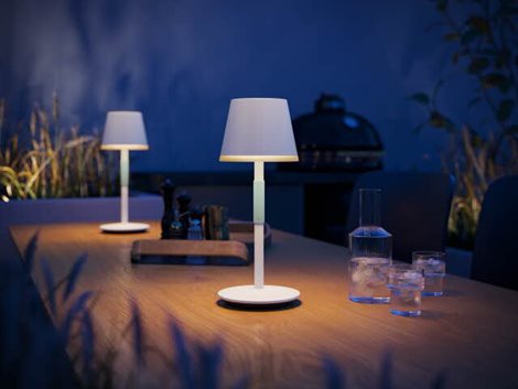 Hue WACA Go venkovní stolní dotyková LED lampička 6,2W 530lm 2000-6500K RGB IP54, bílá 11