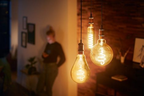Vintage LED filament žárovka E27 G200 7W 470lm 1800K stmívatelná, zlatá 9
