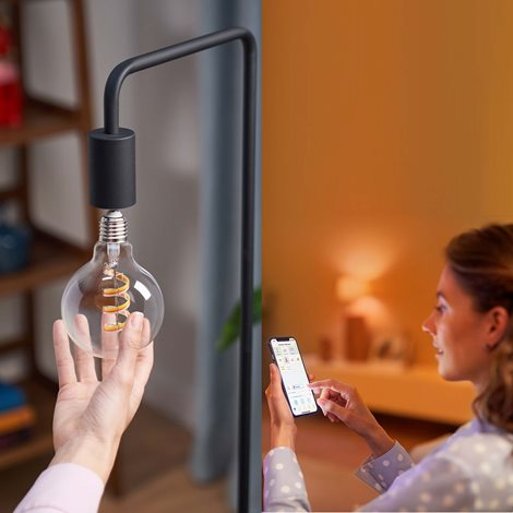 WiZ Smart LED Žárovka s tradičním vzhledem, čirá, 40 W 470lm 2200-6500K (RGB) G95 E27 5