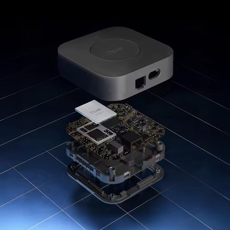 Hue Bridge Pro centrální hub Wi-Fi/Zigbee/Bluetooth/Matter, >150 světel 8