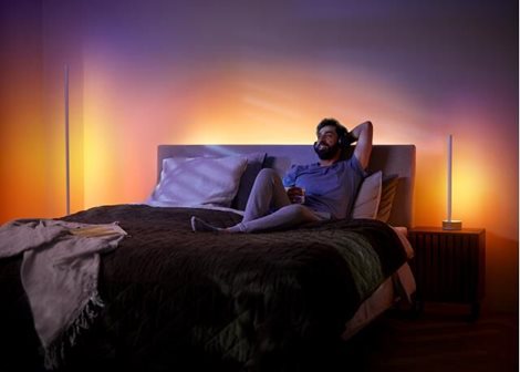 HUE WACA Gradient Signe stolní LED lampa 11,8W 1040lm 2000-6500K RGB IP20, dub 9