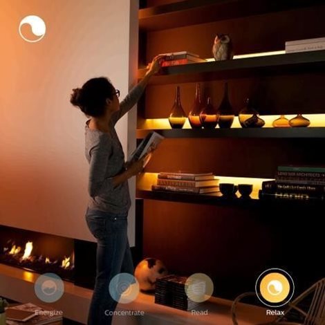 Hue WACA Lightstrips plus LED pásek 20W 1700lm 2000-6500K RGB IP20 základní sada 2m 5
