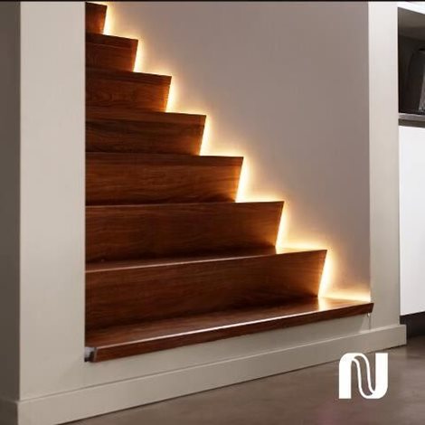 Hue WACA Lightstrips plus LED pásek 20W 1700lm 2000-6500K RGB IP20 základní sada 2m 14