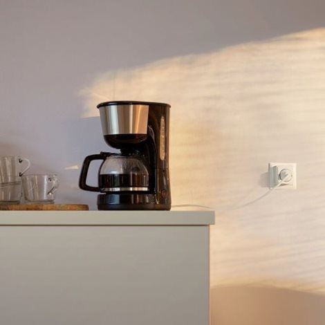 WiZ chytrá zásuvka CZ/SK max. 2300W 230V IP20, bílá 10